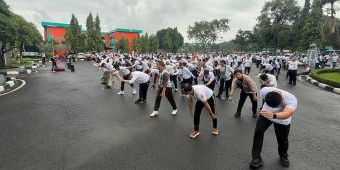 persiapkan-fisik-petugas-haji-2026-kemenhaj-kembali-gelar-fun-walk-75-km