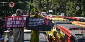 Didemo Ribuan Pekerja Pariwisata, Dedi Mulyadi: Nanti yang Pariwisata Orang Luar Negeri, Punya Uang