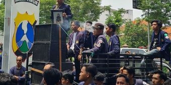 Mahasiswa Hingga Rektor UTM Unjuk Rasa, Desak Polres Bangkalan Hukum Mati Pelaku Pembakar Mahasiswi