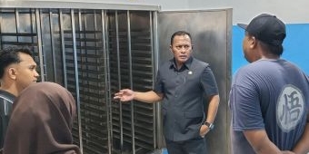 Sidak Dapur MBG di Pademawu Timur, Wabup Pamekasan Pastikan Kebersihan dan Keamanan Pangan