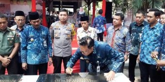 Resmikan Alun-alun Gresik, Bupati Sambari Pastikan Semua Eks PKL Ditampung