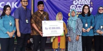 Tasyakuran Maulid Nabi, PT Sehat Tentrem Berikan Santunan ke Tukang Becak di Jombang