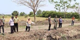TMMD ke-126 Sidoarjo Dampingi Warga Tulangan Usaha Budidaya Ikan