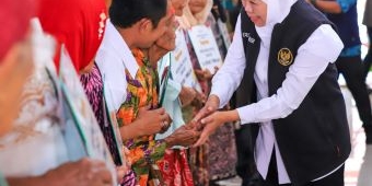 Gubernur Jatim Salurkan Bansos Rp10,2 M, Tekan Kemiskinan dan Berdayakan Ekonomi Warga Probolinggo