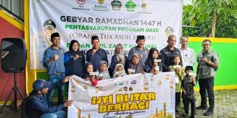 IJTI Blitar Raya dan Baznas Ajak Anak Yatim Belanja Lebaran
