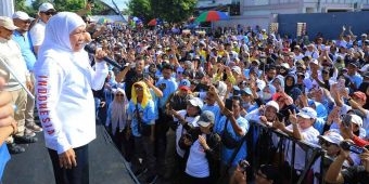 Gubernur Khofifah Paparkan Peran Media di Tahun Politik saat Jalan Sehat di Banyuwangi