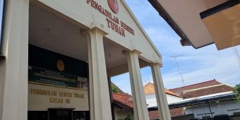 PN Tuban Tunda Sidang Tuntutan Kasus Dugaan Penyelundupan Pupuk Subdisi dari Madura