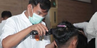 20 Warga Binaan Lapas Kediri Ikuti Uji Kompetensi Barbershop