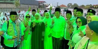 Bersama Khofifah Hadiri Shalawat Akbar, Mas Iin Apresiasi Dukungan Bumi Sholawat