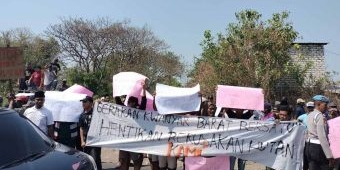 Warga Kwanyar Barat Bangkalan Demo Proyek PT Rampak Naong