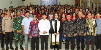 Tinjau Misa Malam Natal, Wali Kota Pasuruan Pastikan Gereja Tetap Kondusif dan Aman