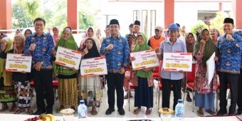 342 Lansia di Kota Pasuruan Terima Bansos PKH Plus Tahap IV