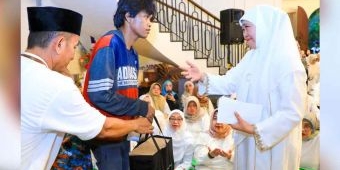 Khofifah Undang 7 Keluarga Korban Kebakaran, Beri Santunan hingga Ganti Uang yang Hangus Terbakar