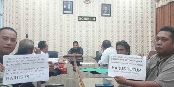 Keluhkan Bau Kandang Ayam, Warga Wadul ke Komisi III DPRD Situbondo