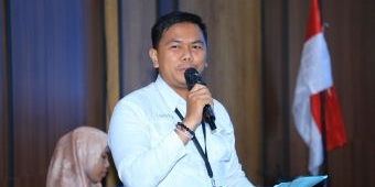 Ketika Gen Z Memilih Blackberry: Menata Ulang Panggung Kehumasan di Tengah Kebisingan Digital