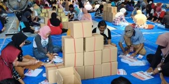 KPU Kabupaten Kediri Libatkan 1200 Orang untuk Sortir dan Lipat Surat Suara Pilkada 2024