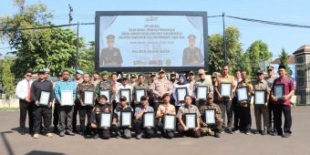 Kapolres Kediri Kota Beri Penghargaan ke 45 Anggota dan 16 Warga yang Bantu Tugas Polri