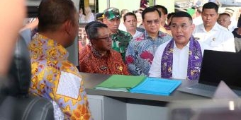 Tinjau Layanan Sertifikat Keliling di Tangerang, Wamen Ossy: Wujud Peningkatan Pelayanan Publik