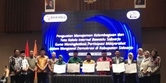 Teken MoU, Bawaslu Sidoarjo Luncurkan Program Literasi Demokrasi