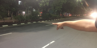 Gangster Bermotor Berulah Lagi! Usai Tawuran Lalu Rampas Tas Pemotor di Jalan Demak Surabaya