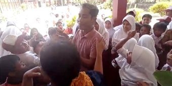 Pria Ngaku Anggota LSM Diduga Intimidasi Kepsek, Viral Usai Diusir Siswa SD di Sumenep