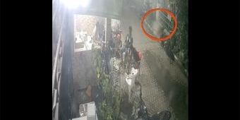 Penampakan Bayangan Putih Diduga Hantu Anak di Sidoarjo Terekam CCTV