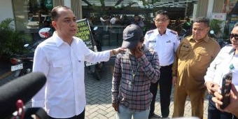 Perangi Parkir Liar! Wali Kota Surabaya Minta Pelaku Usaha Miliki Juru Parkir Resmi