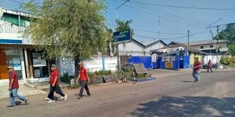 1.000 Buruh Pabrik Triplek Jombang Terancam PHK Massal