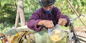 Penjual Tape Keliling Tetap Eksis di Tengah Pandemi