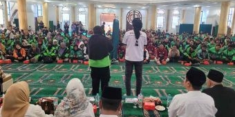500-ojol-teriak-alhamdulillah-dan-wow-saat-kiai-asep-sebut-dapat-sembako-dan-uang-rp150-ribu