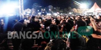 Kisruh antara Banser Vs Brimob Warnai Konser Wali Band di Alun-alun Tuban