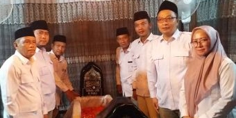 HUT ke-15, Ketua Gerindra Gresik Bersama Anggota Fraksi Ziarah ke Makam Waliyullah