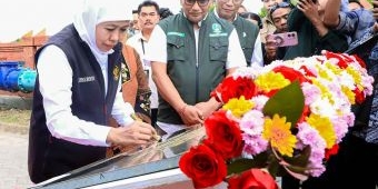 Khofifah Resmikan IPA SPAM Mojolagres dan Beri Bantuan 400 Drum Aspal ke Pemkab Mojokerto