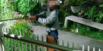 Terekam CCTV, Aksi Pencuri Pakaian Dalam Dini Hari di Telaga Bandung Lamongan Viral