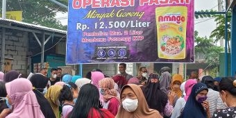 Operasi Pasar Minyak Goreng Rp12.500 Diserbu Warga Mojokerto