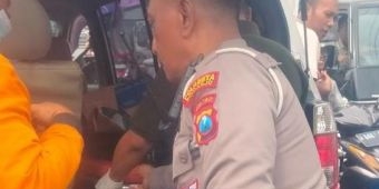 Penumpang Motor Tewas Usai Terlindas Truk yang Akan Menyalip di Simpang Lima Krian