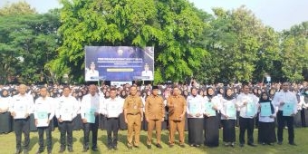 Bupati Bangkalan Serahkan SK PPPK Paruh Waktu, Rekrutmen Terbanyak se-Madura