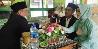 Terharu, Narapidana Kasus Pencurian di Tuban Menikah di Masjid Lapas