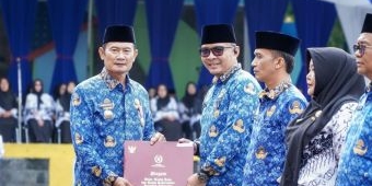 Upacara Peringatan HUT Korpri, PGRI dan HGN 2025, Bupati Lamongan Tekankan Profesionalisme ASN