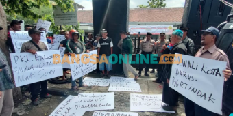 Puluhan Pedagang Pasar Loak Kaliombo Demo Kantor Disperdagin Kota Kediri, Tuntut Hal ini