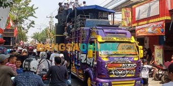 Peringati HUT ke-79 RI, Desa Pelemwatu Gresik Gelar Jalan Sehat Diiringi Sound Horeg