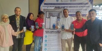 Lewat Aplikasi BSCMU.com, Kini Warga Medokan Ayu Bisa Pantau Omzet Sampah Sendiri