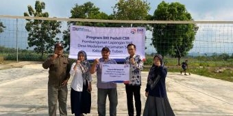 BRI Tuban Salurkan Bantuan Rp150 Juta untuk Pembangunan Lapangan Voli di Desa Medalem