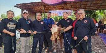 Kurban 8 Sapi dan 4 Kambing, BPBD Jatim Bagikan 1.000 Paket Daging ke Warga Sekitar