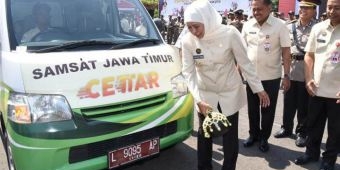 Luncurkan 30 Unit Samsat Keliling Cettar, Gubernur Khofifah: Tidak Ada Alasan Tidak Bayar Pajak