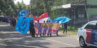 Tuntut Jadi PNS Tanpa Tes, Ratusan Guru Honorer K2 di Kediri Gelar Long March