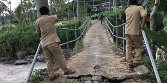 Jembatan Penghubung Dua Dusun di Jember Ambruk, Diterjang Luapan Air Sungai