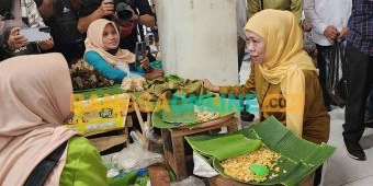 Khofifah Tekankan Pentingnya Literasi Digital di Pasar Besar Ngawi