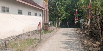 Aktivitas Warga Meningkat, Pemdes Krebet Madiun Lakukan Perbaikan Jalan Tak Layak