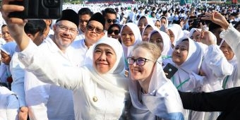 Gubernur Khofifah Dorong Santri Ambil Peran Cegah Perpecahan Akibat Suksesi 2024